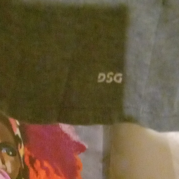 DSG Gray Relaxed Sleeveless Top - Picture 3 of 5
